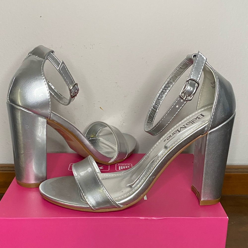 2/$50 New Silver Bella Marie Heeled Sandals Sz 6.5